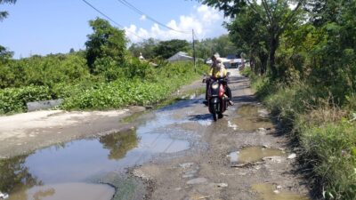 Kondisi Jalan poros Barane Rusak Berat, Pemda Terkesan Tutup Mata