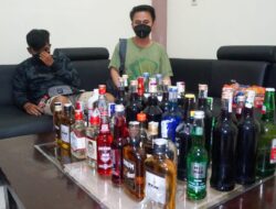 Puluhan Botol Miras Diamankan Polres Jombang Saat Gelar Operasi