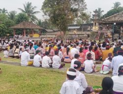 Polsek Palas Beri Kenyamanan Umat Hindu Bali Agung Merayakan Galungan