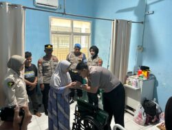 Kapolres Lamsel Besuk Warga Penderita Kanker Tulang dan Penderita Tumor Mata