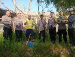 Laksanakan Instruksi Kapolri, Polsek Sragi Tanam Ratusan Pohon