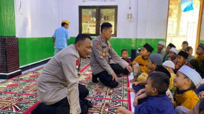 Dorong Minat Baca dan Pengetahuan Anak, Polri Berikan Buku Kepada Pantai Asuhan Yatim Piatu YBS Koja Jakut