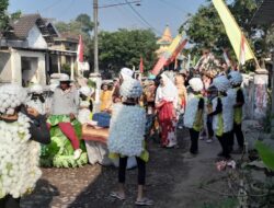 Meriahkan HUT Kemerdekaan, Warga Dusun Pekingan Sumbersono Gelar Karnaval Budaya