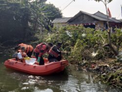 Sambut HUT RI Ke 78, Karang Taruna Telaga Murni Bersama FPRB Cikarang Barat Bersih-Bersih Kali