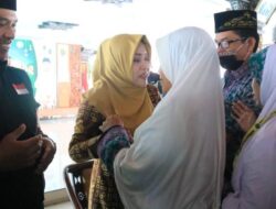 Kepulangan Jamaah Haji Kabupaten Mojokerto Kloter 81, 82, dan 83 Di Sambut Bupati Ikfina Fahmawati