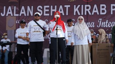 Warga Antusias Ikuti Jalan Sehat Kirab Pemilu 2024 di Bandar Lampung