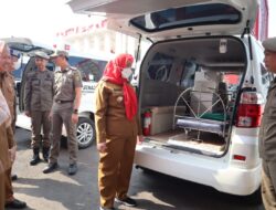 Wali Kota Bandar Lampung Serahkan Bantuan 5 Unit Mobil Operasional Jenazah