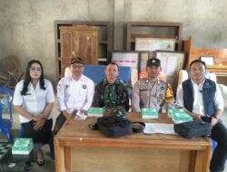 Bhabinkamtibmas Polsek Mamasa Monitoring Giat Pembagian Asupan Gizi Untuk Anak-Anak