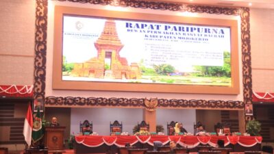 Ikuti Paripurna DPRD, Bupati Mojokerto Sampaikan Jawaban Atas Pandangan Fraksi Terhadap Rancangan Perubahan APBD 2023