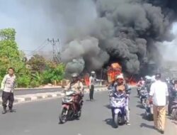 Truk Box Bermuatan Solar Terbakar di Jalan Raya Kosambi Karawang