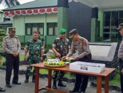 Datangi Mako TNI, Jajaran Polresta Deli Serdang Beri Surprise HUT TNI Ke-78