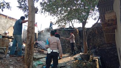 Diduga Akibat Konsleting Listrik, 4 Rumah Di Panjang Habis Terbakar