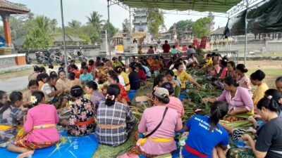 Umat Hindu Bali Agung Antosias Menyambut Puje Wali Purname