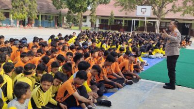 Polsek Palas Sosialisasikan Safety Riding di SMPN 2 Palas