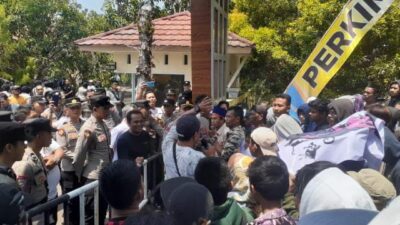 Pertanyakan Mangkraknya Pembangunan, Perkim Kabupaten Sukabumi di Demo Massa