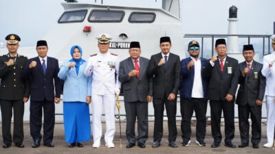 Momentum Hari Pahlawan Nasional, Pemkot Bandar Lampung Bersama Lanal Lampung dan Forkopimda Tabur Bunga di Laut