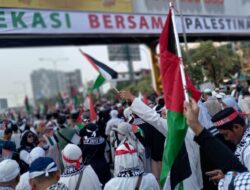 Dukung Palestina, Warga Bekasi Turun Ke Jalan