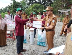 H Mukti Salurkan Bantuan Alsintan ke Kelompok Tani