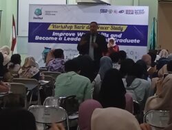 Mantan Walikota Bekasi Tri Adhianto Saat Menghadiri Workshop di Institut STIAMI