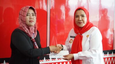 Walikota Bandar Lampung Eva Dwiana Beri Bantuan Korban Kebakaran