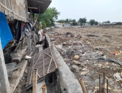 Properindo Jaya Bangun Tembok Pembatas Tanpa Saluran Air, Puluhan Rumah Warga Terancam Banjir