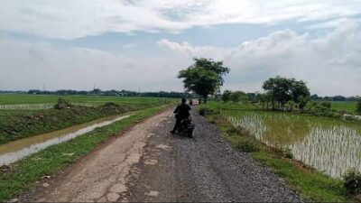 Jalan Penghubung Karangmukti dan Bantarsari Belum Diperbaiki, Warga Tagih Janji Pj Bupati