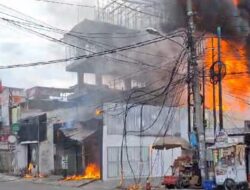 Satu Kios Servis Jok Motor di Bekasi Dilalap Sijago Merah