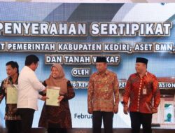 Kapolres Kediri Hadiri Penyerahan Sertifikat Aset Pemkab Kediri, BMN dan Wakaf Tanah Menteri Agraria