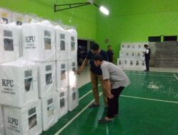 Panwascam Cikarang Barat Kawal Dan Awasi Pendistribusian Logistik Pemilu 2024 di Gudang Danauindah