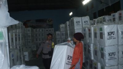 Polres Lamsel Pastikan Kesehatan Personil PPK dan Polri di Gudang Logistik