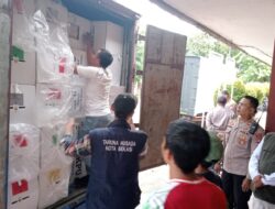 Camat Bekasi Selatan Bersama Polri dan TNI Pantau Pemindahan Kotak Suara Dari TPS Ke Gudang Logistik