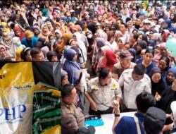 Operasi Pasar di Bekasi Barat, Diserbu Ribuan Emak-emak