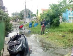 Cegah Banjir, Warga Perum Puri Nirwana Residence Bebersih Lingkungan