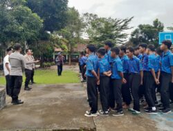 Kapolsek Palas Sosialisasikan Larangan Melawan Hukum di SMPN 2 Palas