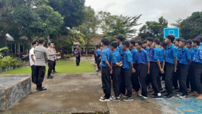 Kapolsek Palas Sosialisasikan Larangan Melawan Hukum di SMPN 2 Palas