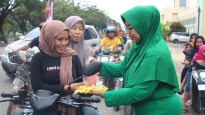 Berbagi Berkah Ramadhan Bersama Ketua Persit Kartika Chandra Kirana Cabang LXVIII Kodim 1311/Morowali