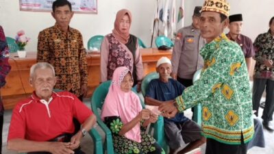 Dihadiri Camat Palas, Pemdes Pulau Tengah Salurkan BLT DD