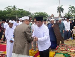 Bupati Deli Serdang Laksanakan Shalat Idul Fitri 1445 H Bersama Masyarakat di Lapangan Tengku Raja Muda Lubuk Pakam