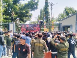 LSM Trinusa Gelar Aksi Penolakan Dani Ramdan Kembali Jabat Pj Bupati Bekasi