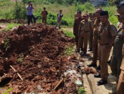 Telusuri Penyebab Genangan Air di Depan Toko Idaman, Tim Pemkab Merangin Lakukan Investigasi