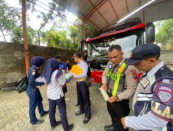 Inspeksi Bus Pariwisata, Satlantas Polres Kediri Lakukan Upaya Keselamatan Berlalulintas