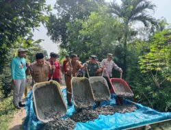 Pembangunan Jalan Beton di Desa Sumbersari Diharapkan Bisa Meningkatkan Aktivitas Pertanian