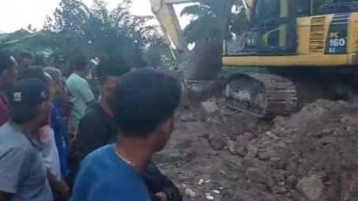 Perbaiki Jalan Rusak di Batang Masumai, Pj Bupati Merangin Turunkan Alat Berat