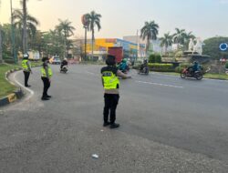 Pastikan Kelancaran Arus Lalu Lintas Saat Jam Sibuk, Personil Polres Metro Bekasi Turun ke Jalan