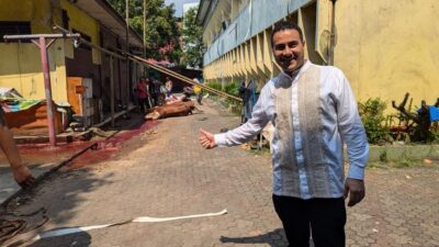 Bacalon Wali Kota Bekasi Bang Nofel Memberikan Hewan Qurban Ditemani Rekan Artis