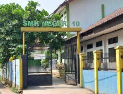 Curigai Ada Persyaratan Khusus Pesanan Perusahaan, Para Orang Tua Siswa Geruduk SMKN 10 Kota Bekasi