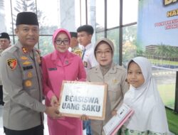 Hari Bhayangkara Ke-78, Polres Mojokerto Berikan Beasiswa kepada Anak-Anak Berprestasi