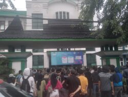 Puluhan Mahasiswa Beri Rapor Merah Untuk Kadisdik Kota Bekasi