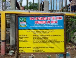 Proyek Penambahan Ruang Kelas Baru di SDN Mekarjaya 02, Pekerja Pakai Alat Seadanya