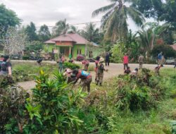 Babinsa Kodim 1311/Morowali Bersama Masyarakat Adakan Kerja Bakti Bersih-Bersih Lingkungan di Desa Ambunu